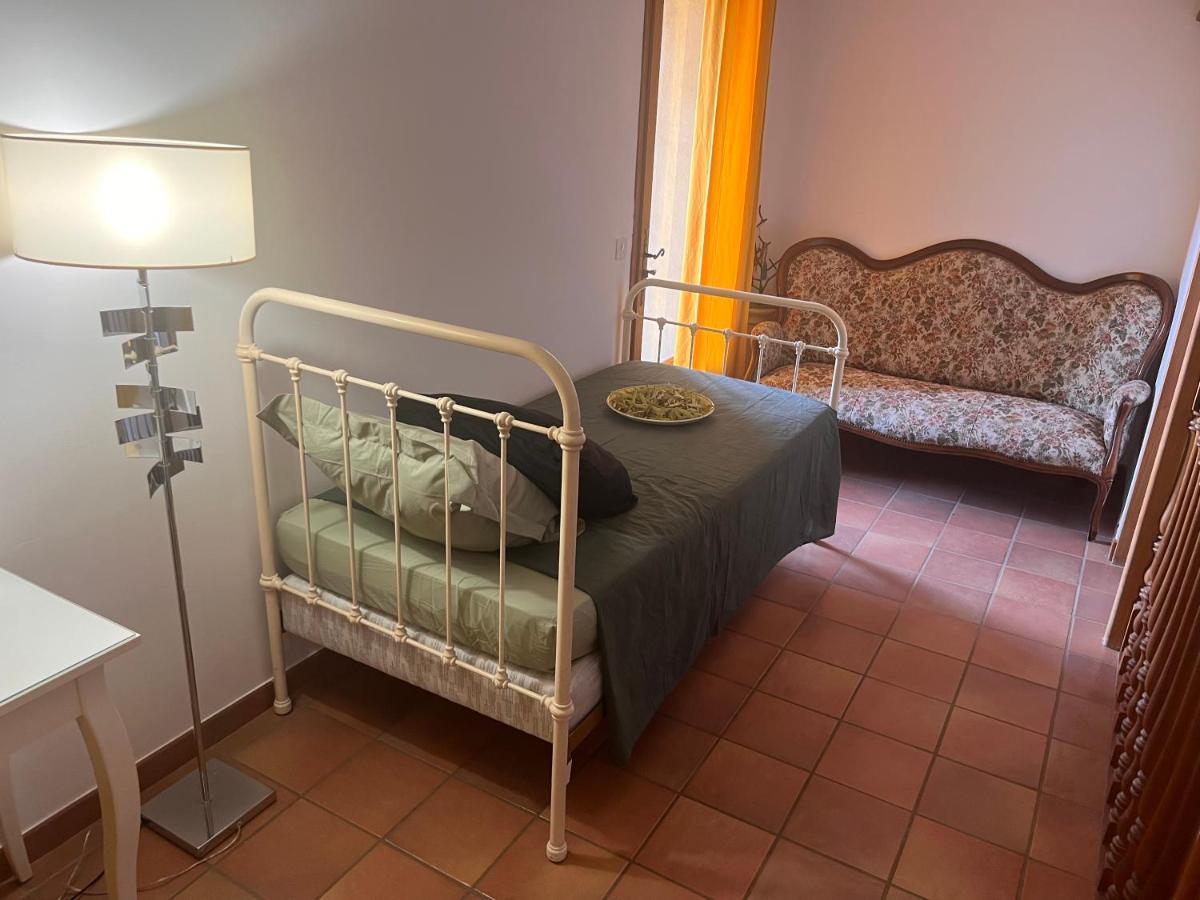 Le Mazet De Choubouloute Bed & Breakfast Saint-Gilles  Exterior foto